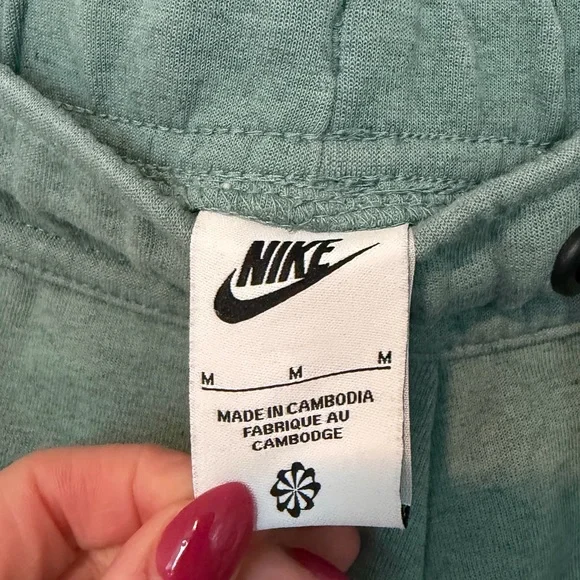 Nike Men’s Tech Fleece Taper Jogger Sweatpants Mica Green Size Medium - Picture 5 of 14